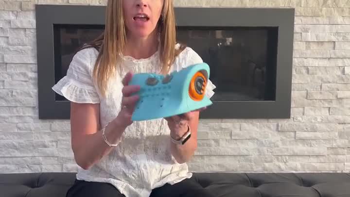 Customer using the Cervya neck massager