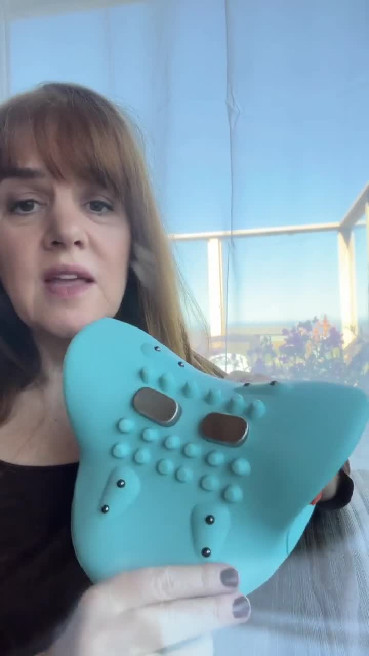 Customer using the Cervya neck massager